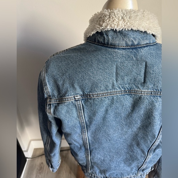 Levi’s Denim & Sherpa Warm Vintage Style Trucker Jean Jacket Size Medium - Picture 4 of 11